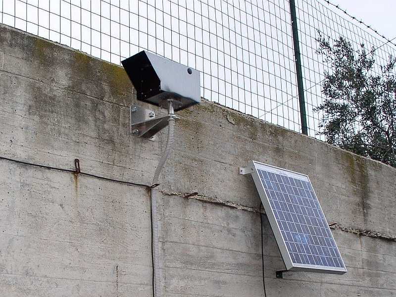 Active Target (AT) device powered by a photovoltaic panel